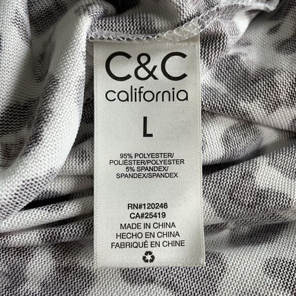 C & C California Printed Mock Neck Top - Size L - Picture 3 of 7